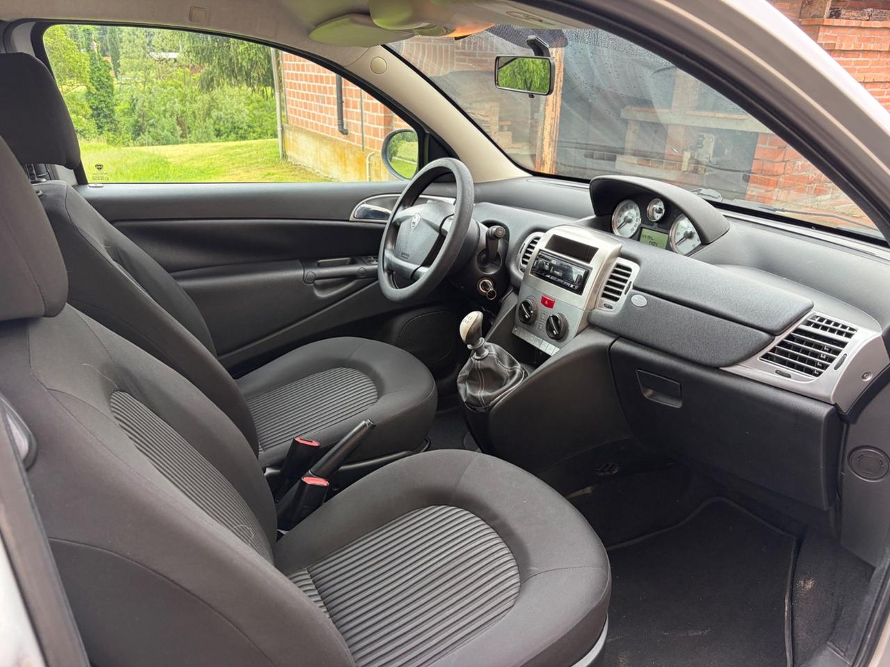 Lancia Ypsilon 1.2 BENZINA 2011