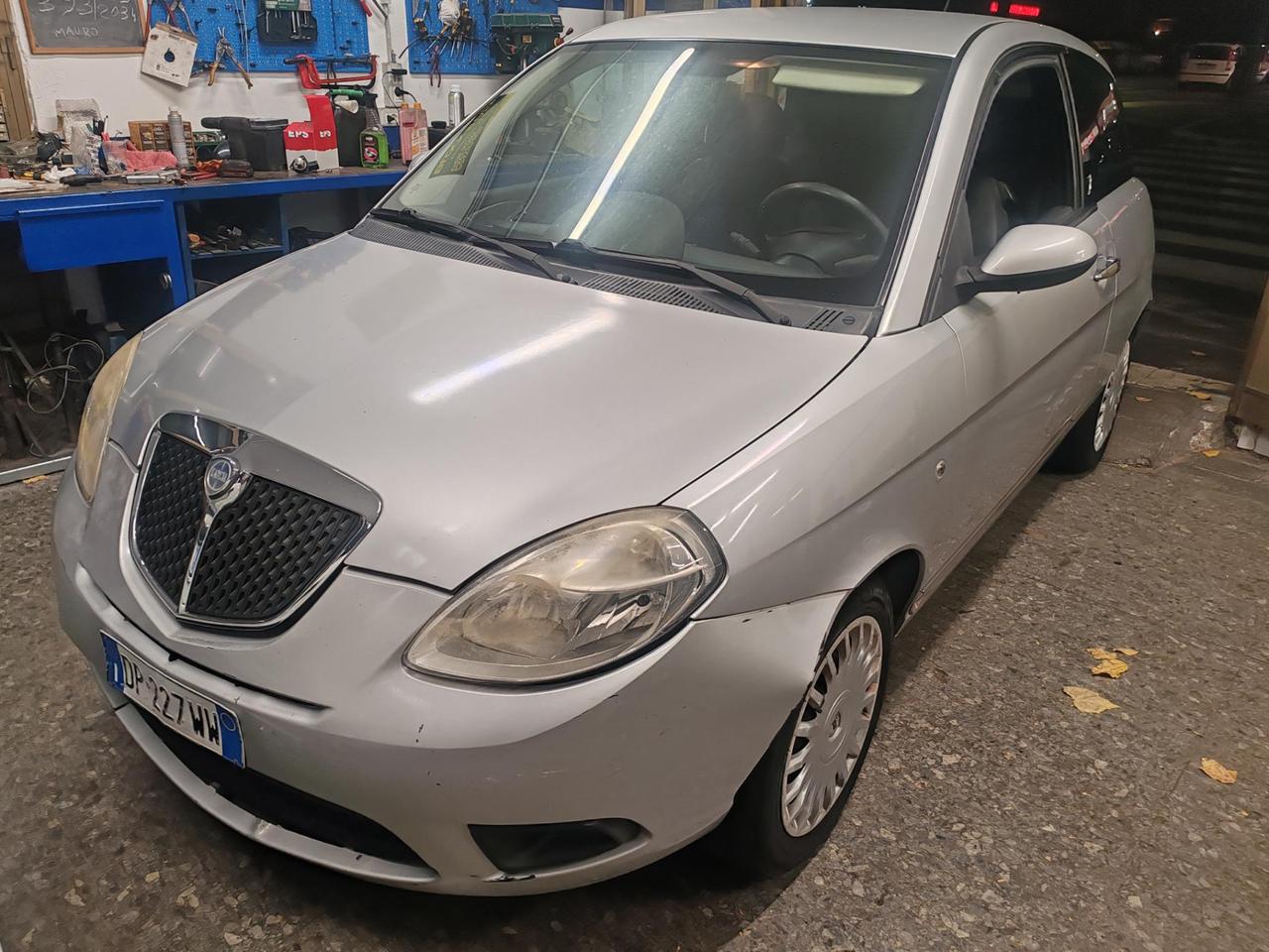 Lancia Ypsilon 3 Porte Ypsilon 1.2 8v Argento