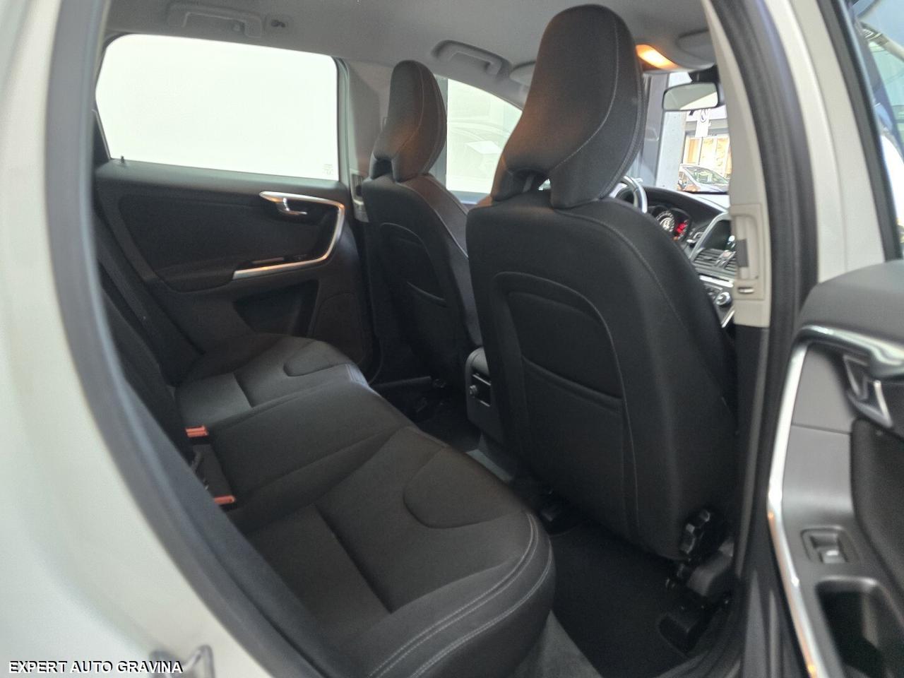 VOLVO XC60 2015 CAMBIO MANUALE 2.0 181cv PARI NUOV