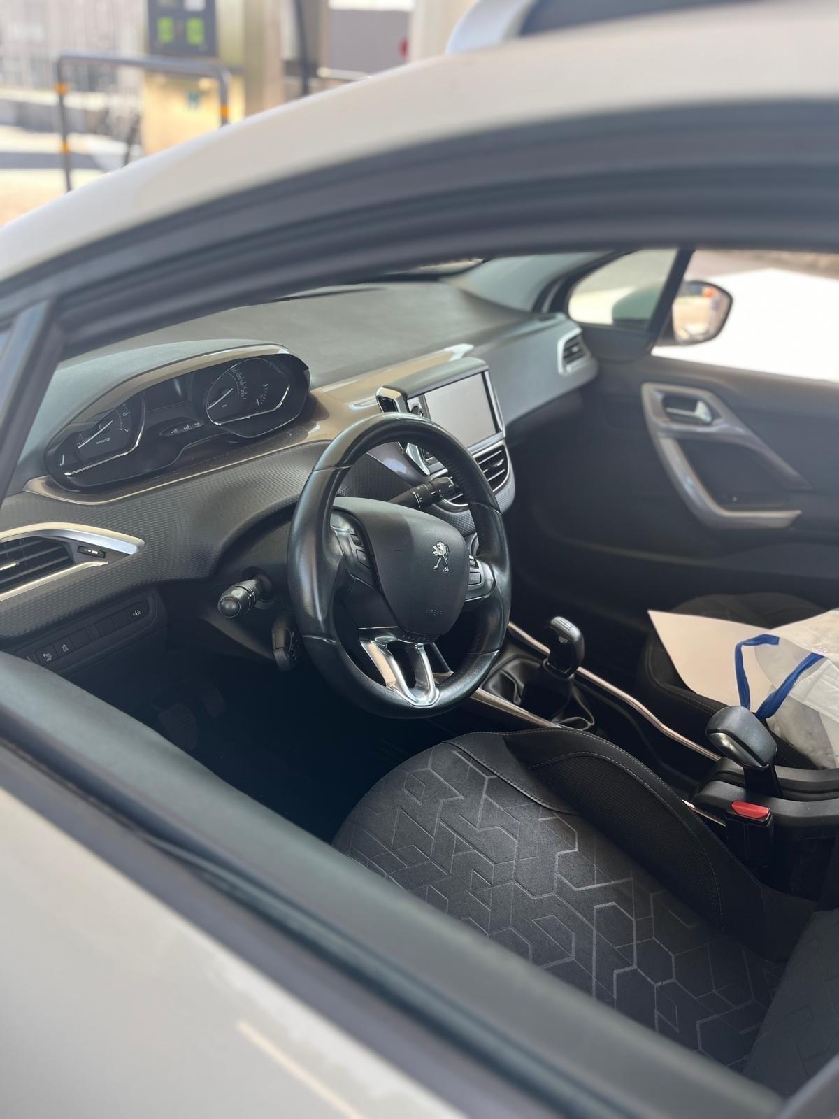 Peugeot 2008 1.2 VTi 82CV Allure