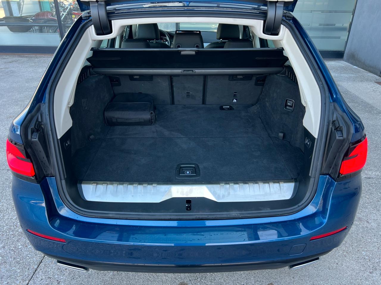 Bmw 530e xDrive Luxury Plug-in/13.000km! IVA ESPOSTA