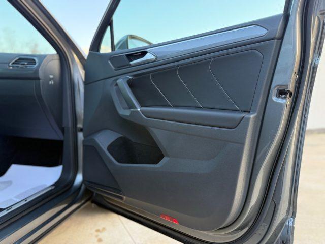 VOLKSWAGEN Tiguan 2.0 TDI DSG R-LINE GARANZIA Iva esp