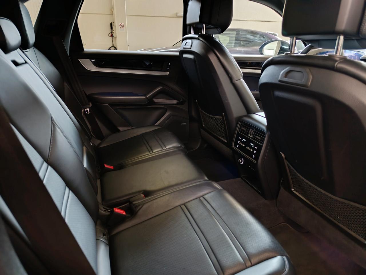 Porsche Cayenne 3.0 e-hybrid S tiptronic