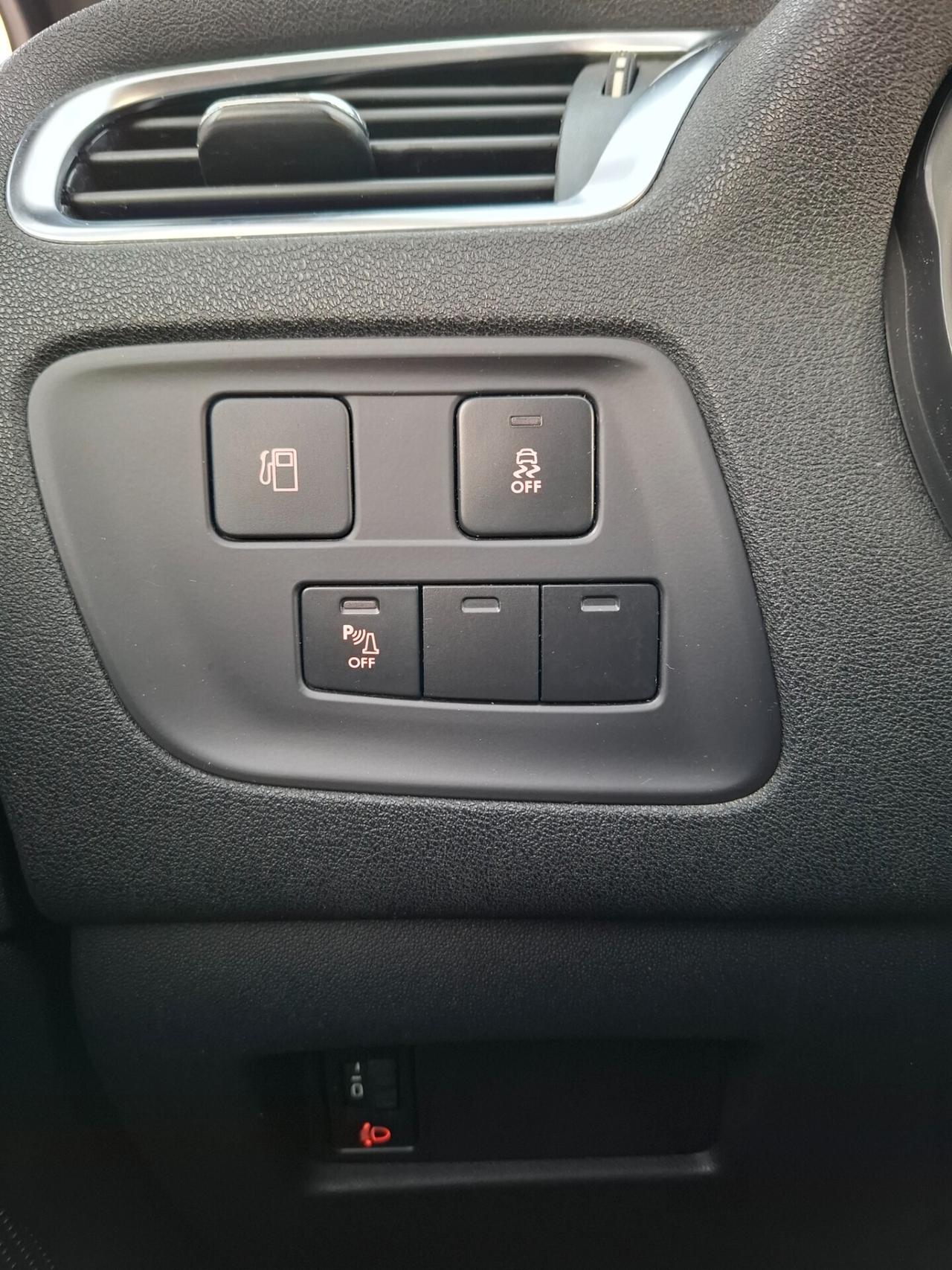 Citroen C4 1.6 HDi 90cv *NAVY-LED-PARK*