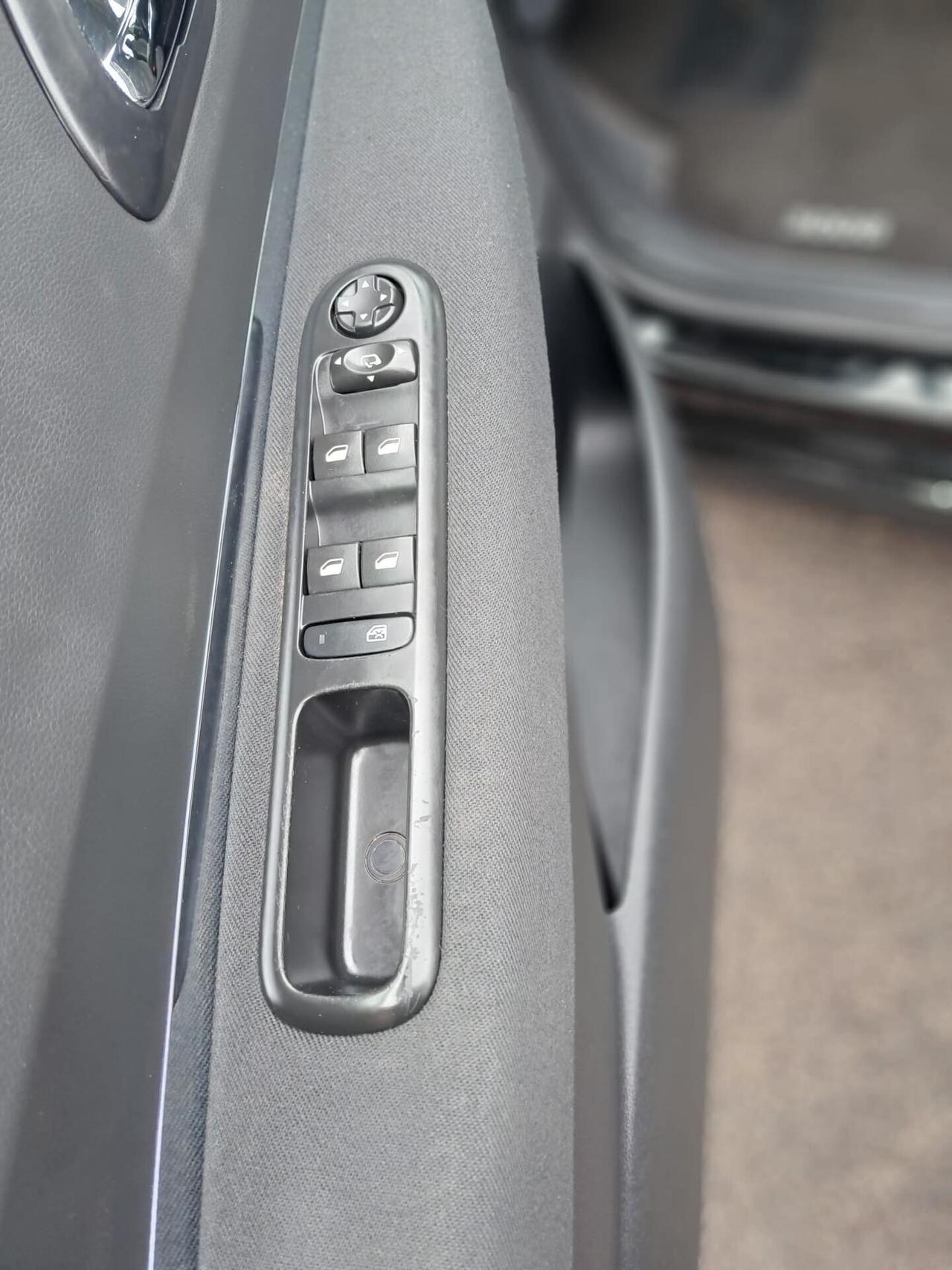 Peugeot 3008 BlueHDi 120 S&S Business