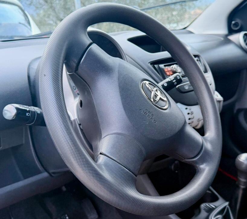 Toyota Aygo 1.0 (UNICOPROPRIETARIO)12V VVT-i 3 porte Now Connect