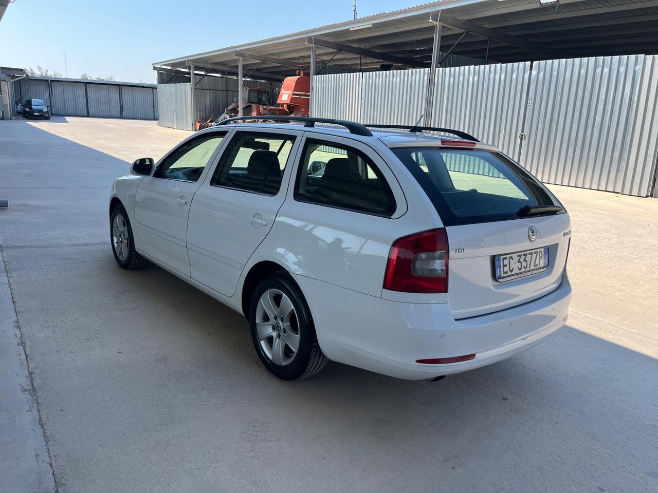 Skoda Octavia 1.6 TDI CR F.AP. Wagon Ambition