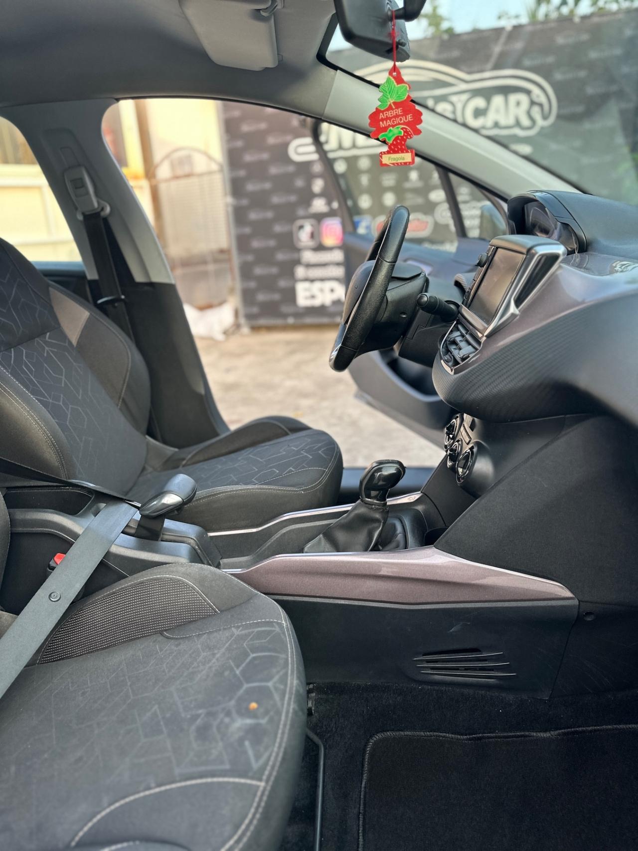 PEUGEOT 2008(anno 2015)