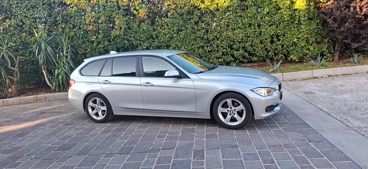 BMW 318D TOURING LUXURU CON CAMBIO AUTOMATICO