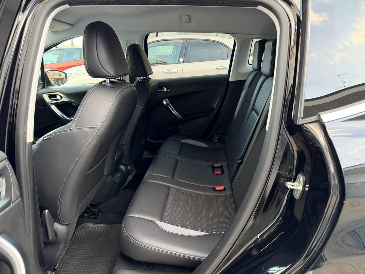 Peugeot 2008 1.6 e-HDi 92CV Allure - CAMBIO AUTOMATICO