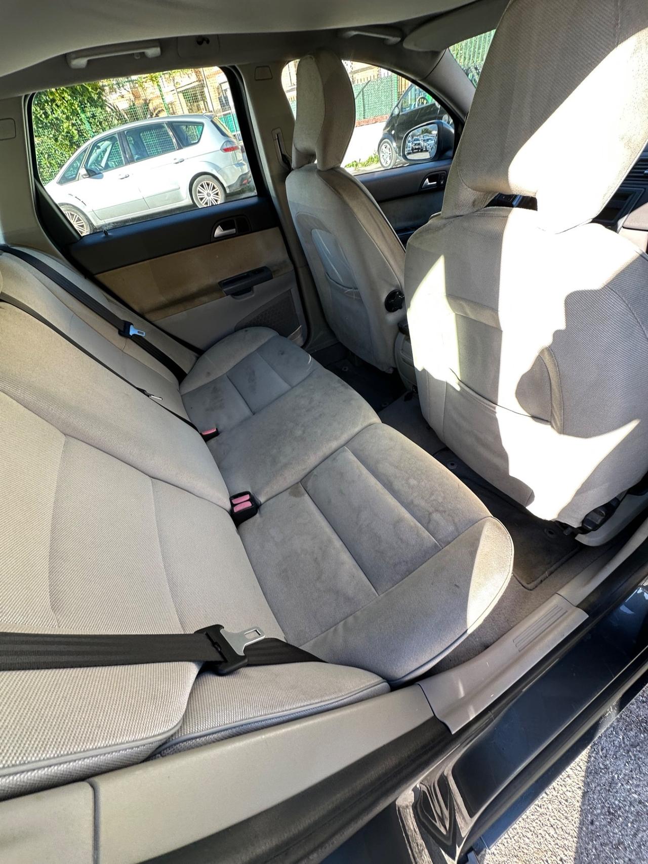 Volvo V50 D2 R-design