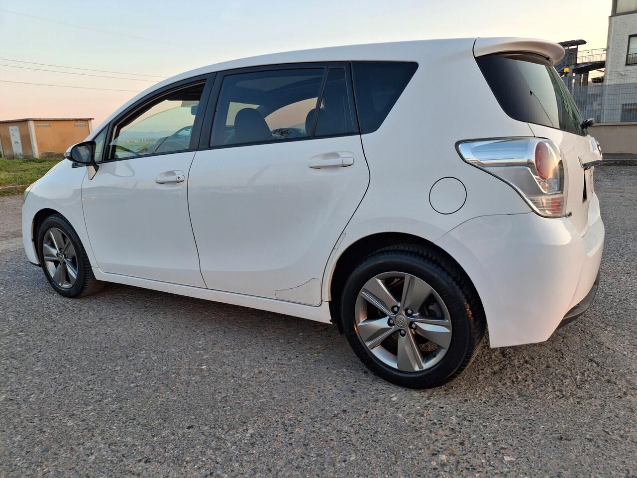 Toyota Verso 1.6 D-4D Style 7 Posti-TETTO-NAVIGATORE--