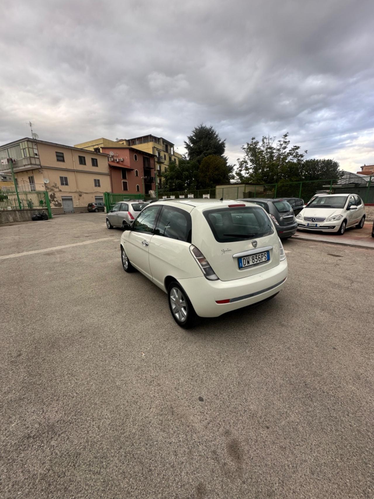 Lancia Ypsilon 1.3 MJT 75 CV Argento