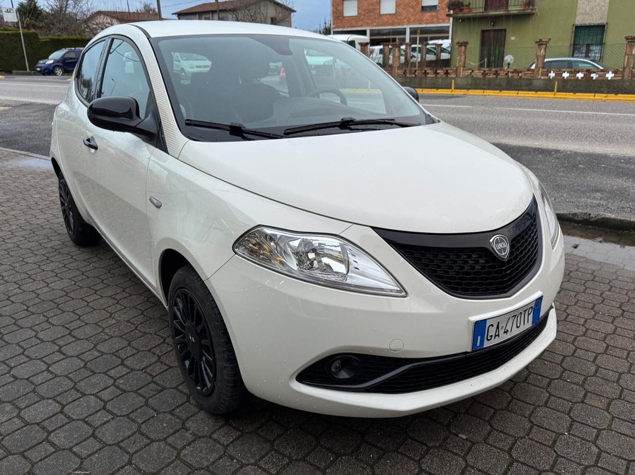 Lancia Ypsilon 1.2 69 CV 5 porte GPL Ecochic Monogram