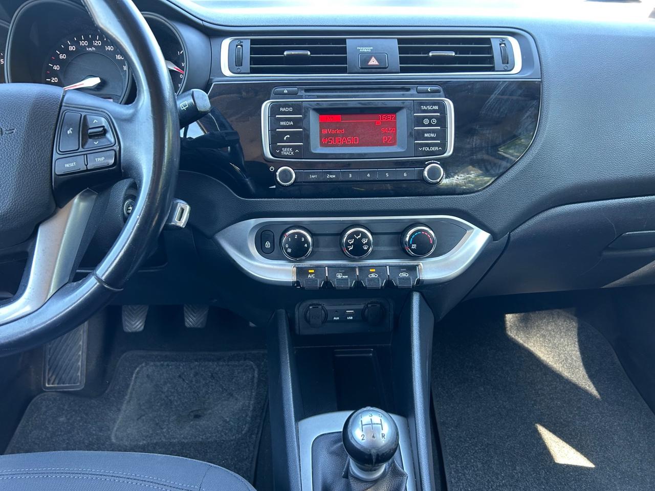 Kia Rio 1.2 CVVT 5p. Cool neopatentati rate permute