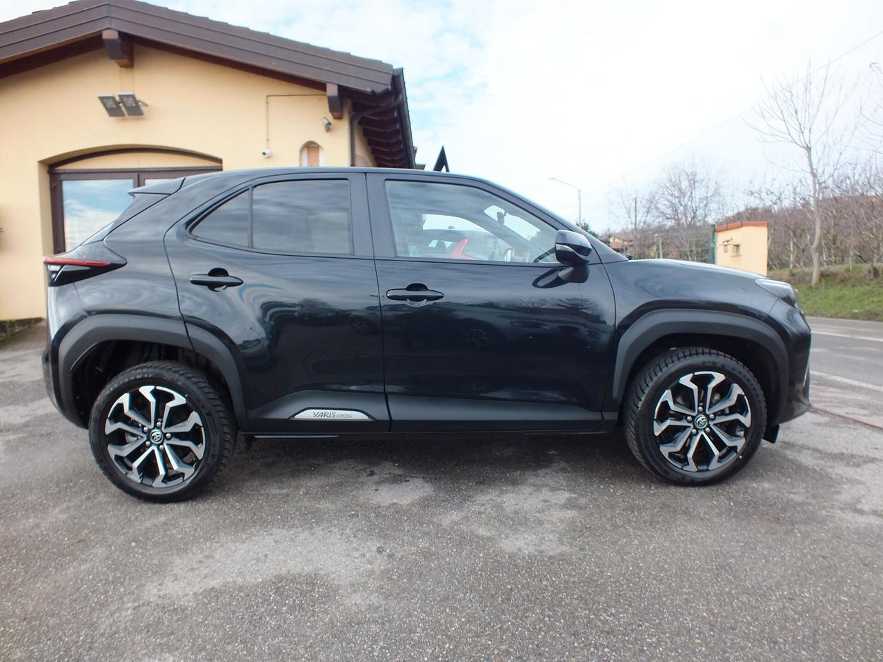 TOYOTA YARIS CROSS 1.5 HYBRID E-CVT 4X4