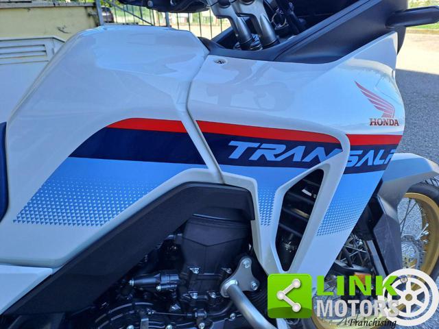 HONDA Transalp XL750 .
