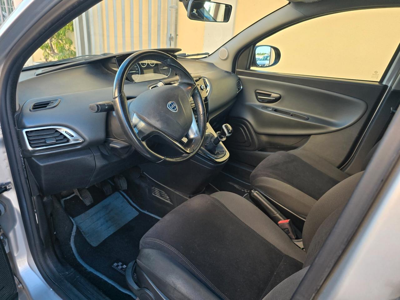 Lancia Ypsilon 0.9 TwinAir 85 CV 5 porte Metano Ecochic Elefantino