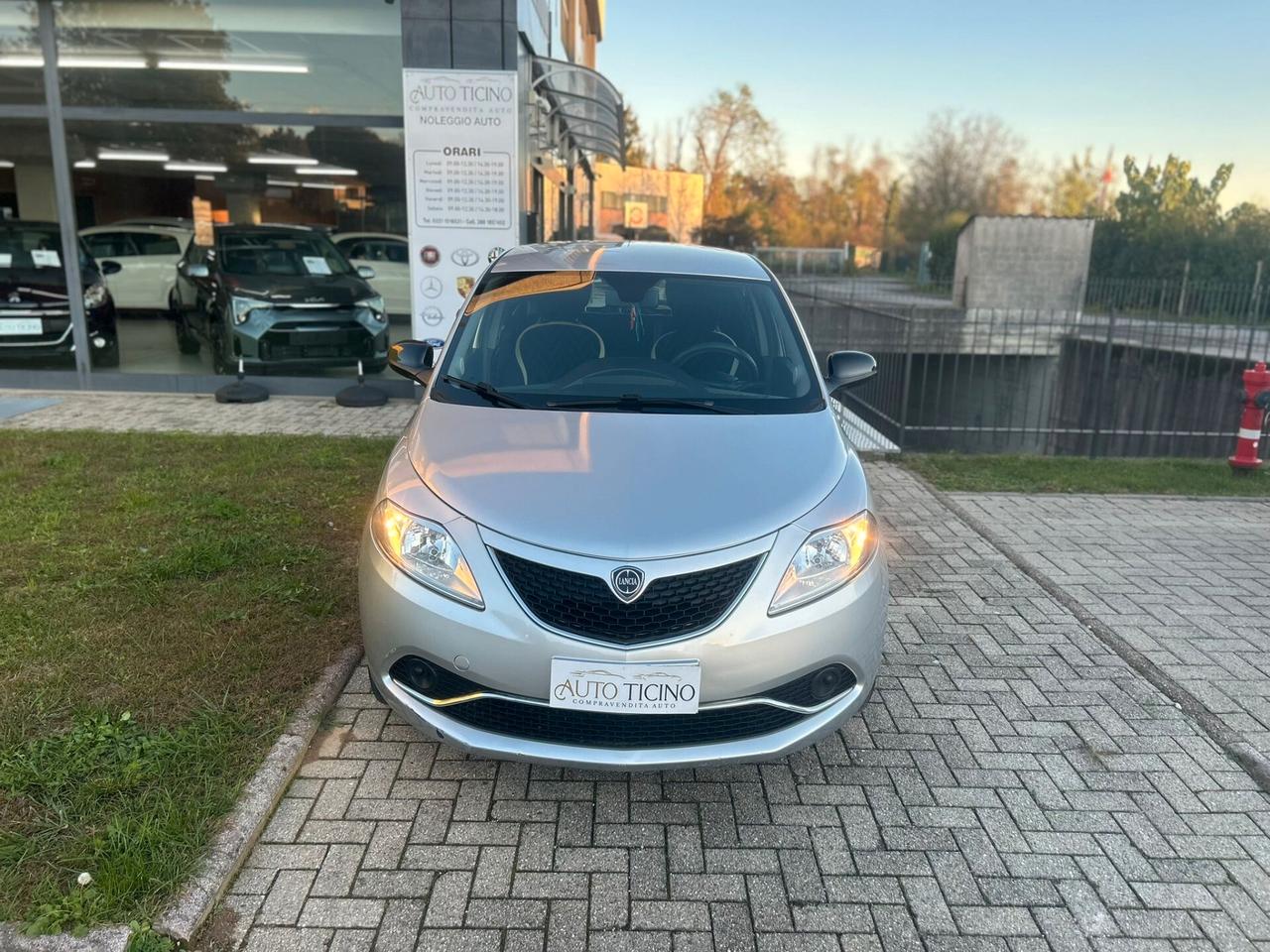 Lancia Ypsilon 1.2 69 CV 5 porte Platinum