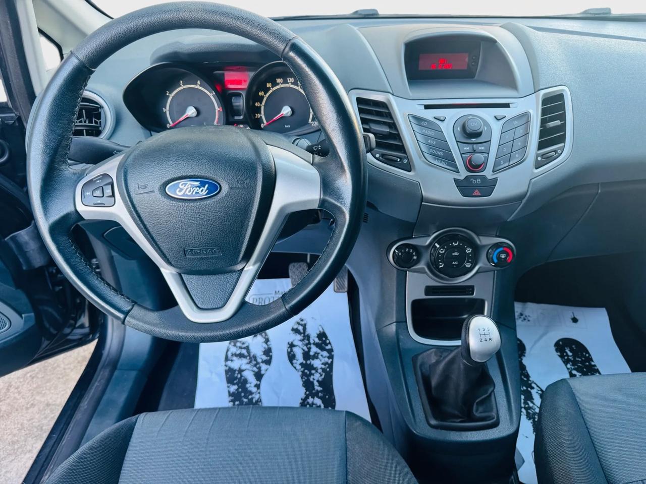 Ford Fiesta titanium 1.2 benzina 2010 90.000 km neo patentati