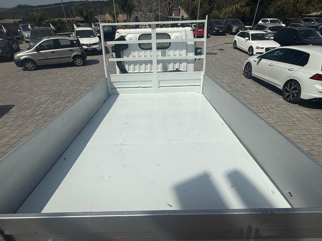 Nissan Cabstar 3.0 Td CASSONE FISSO