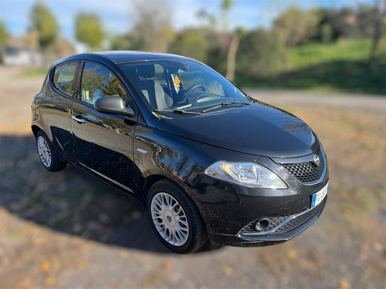 LANCIA YPSILON 1.2 benzina - POCHI KM - 2017