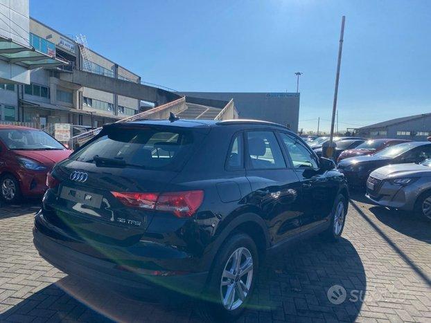 AUDI Q3 35 TFSI S tronic Business