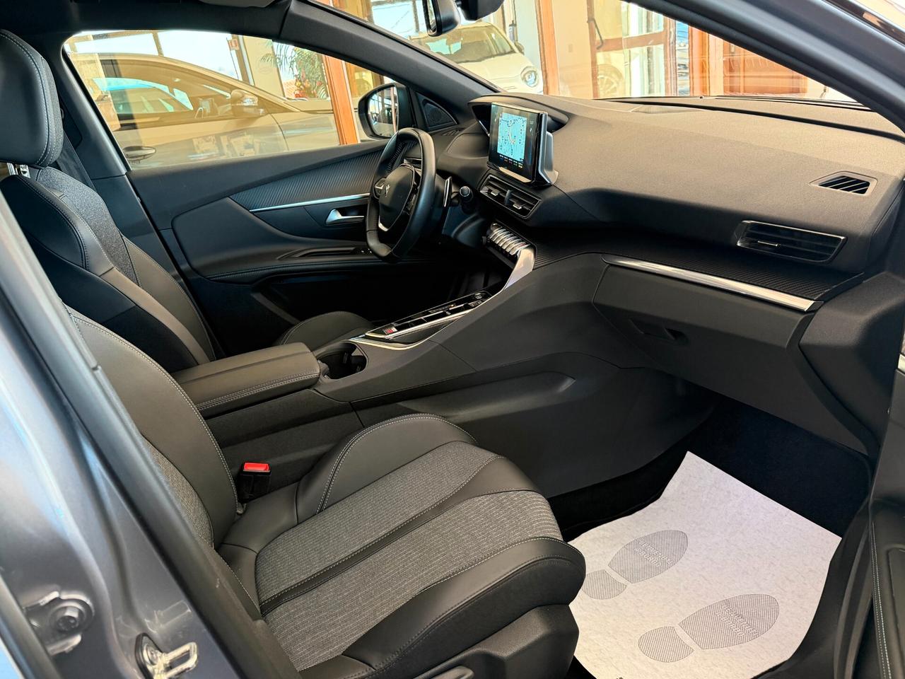 Peugeot 3008 1.5 BLUEHDI 130 cv. AT8 ALLURE PACK (Nav)