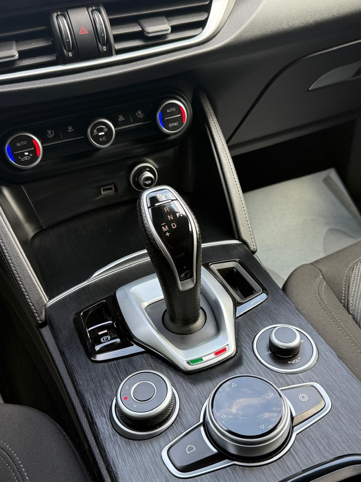 Alfa Romeo Stelvio 2.2 Turbodiesel 160 CV AT8 RWD Super