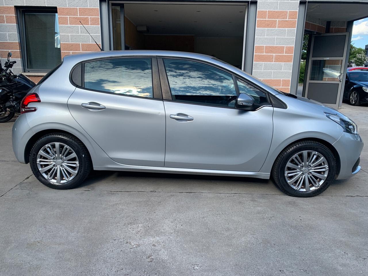 Peugeot 208 BlueHDi 75 5 porte