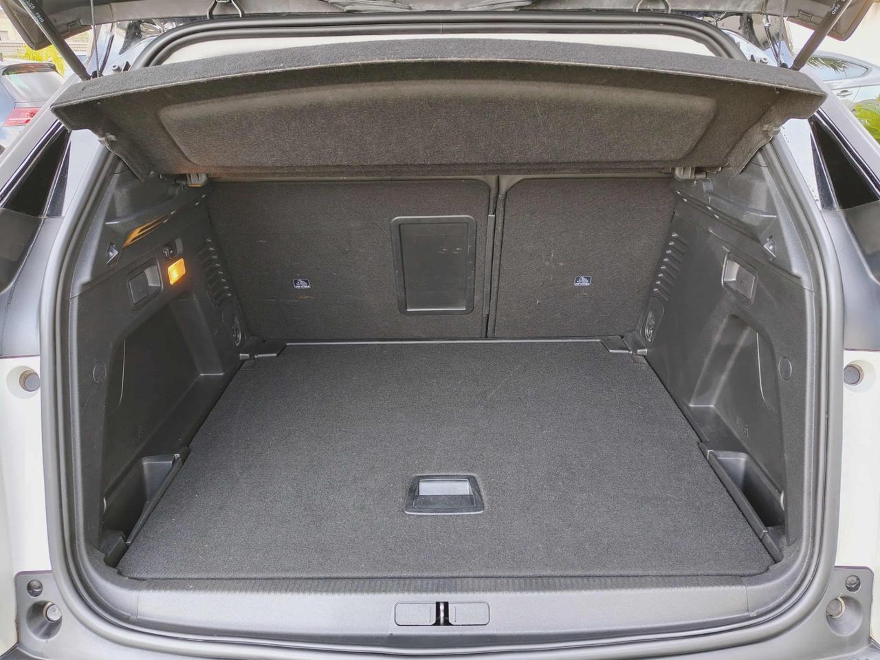 Peugeot 3008 BlueHDi 130 S&S EAT8 Allure Pack . 2021