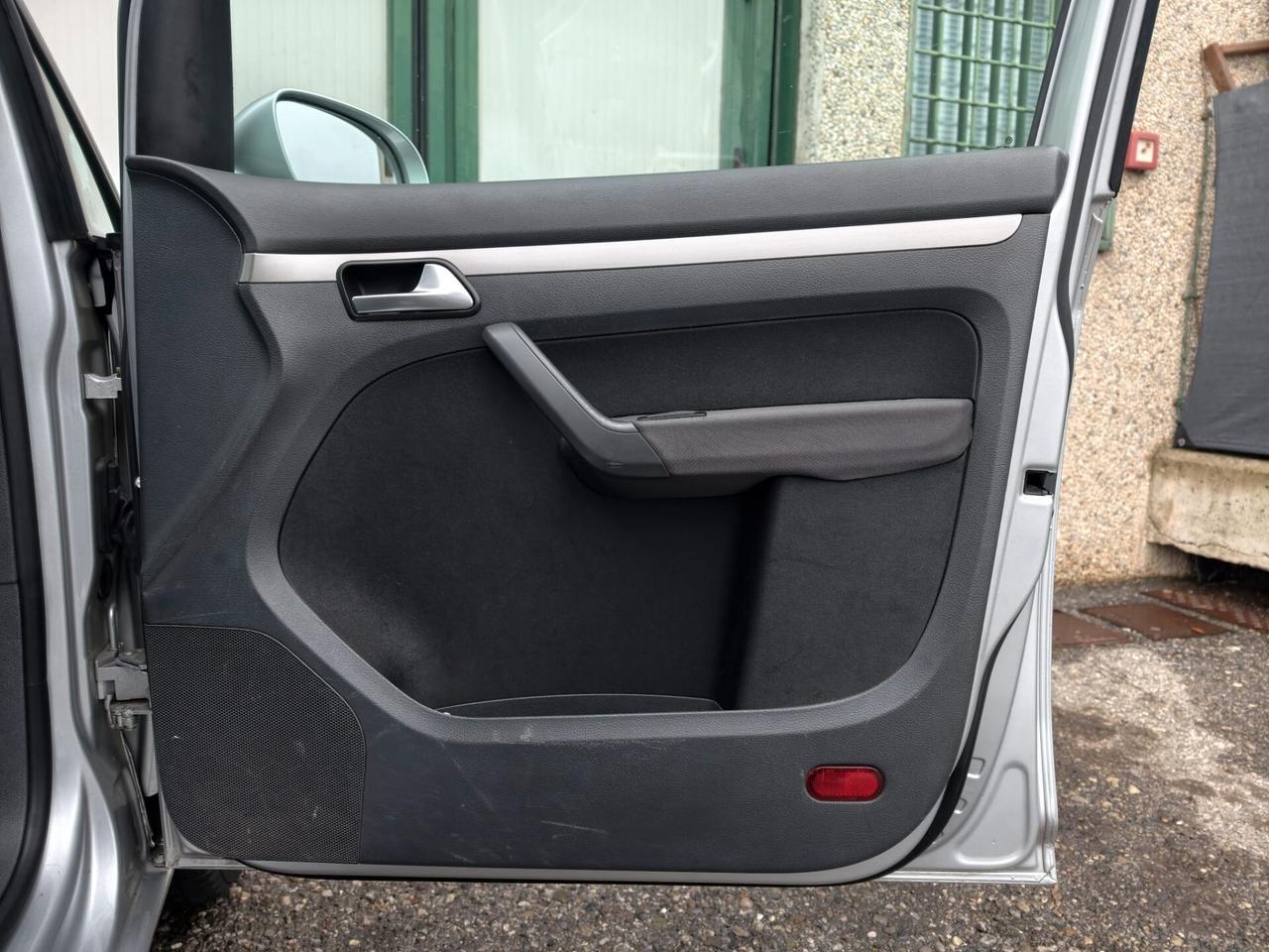 Volkswagen Touran 7 POSTI BENZINA METANO 2008