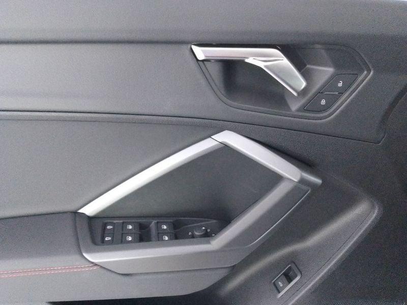 Audi Q3 Sportback 40 2.0 tdi Identity Black quattro 193cv s-tronic