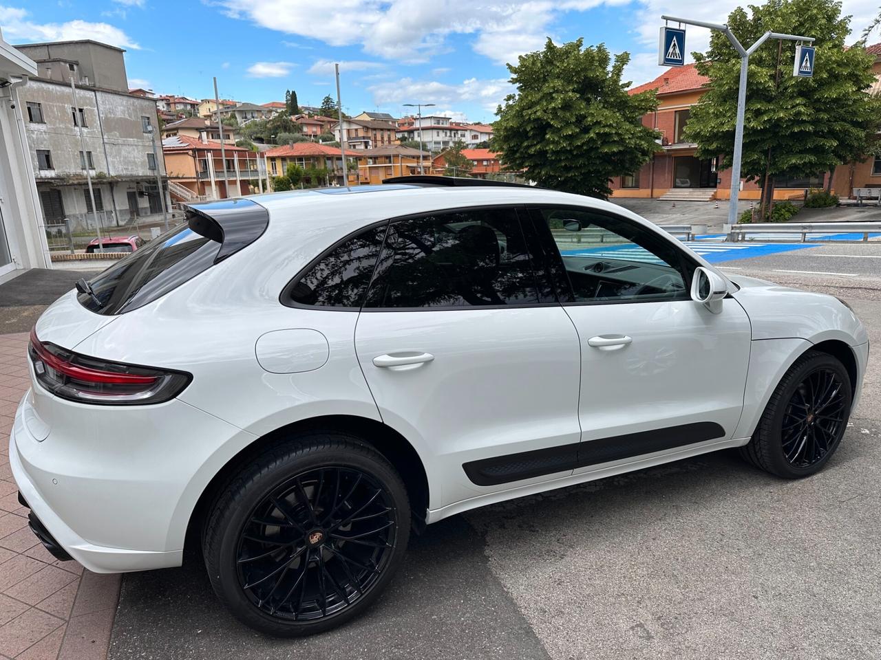 Porsche Macan 2.0 265cv TETTO PANORAMICO / R21 / CAMERA / APPLE CARPLAY