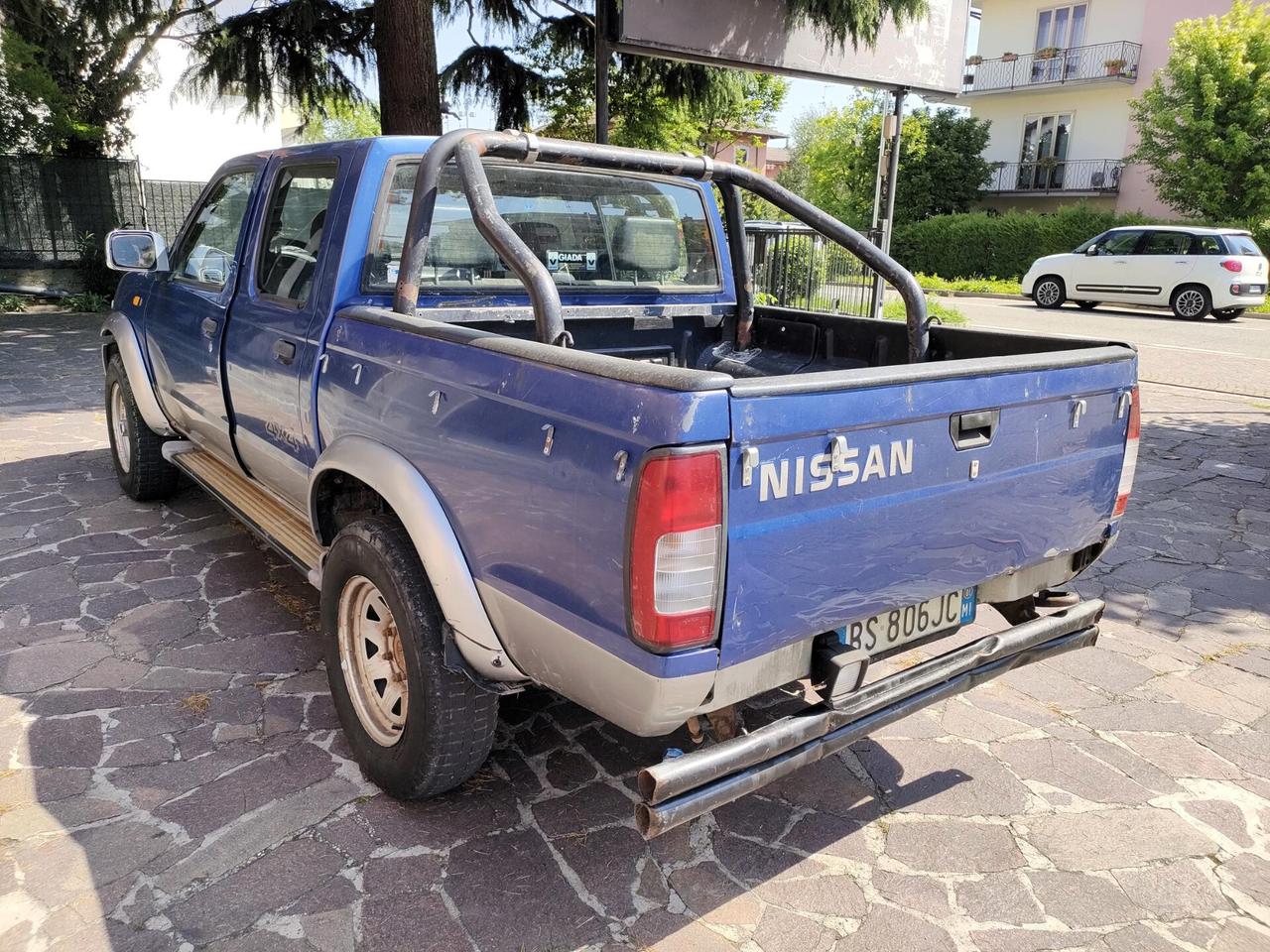 Nissan Navara Double Cab King Cab 2.5 TD