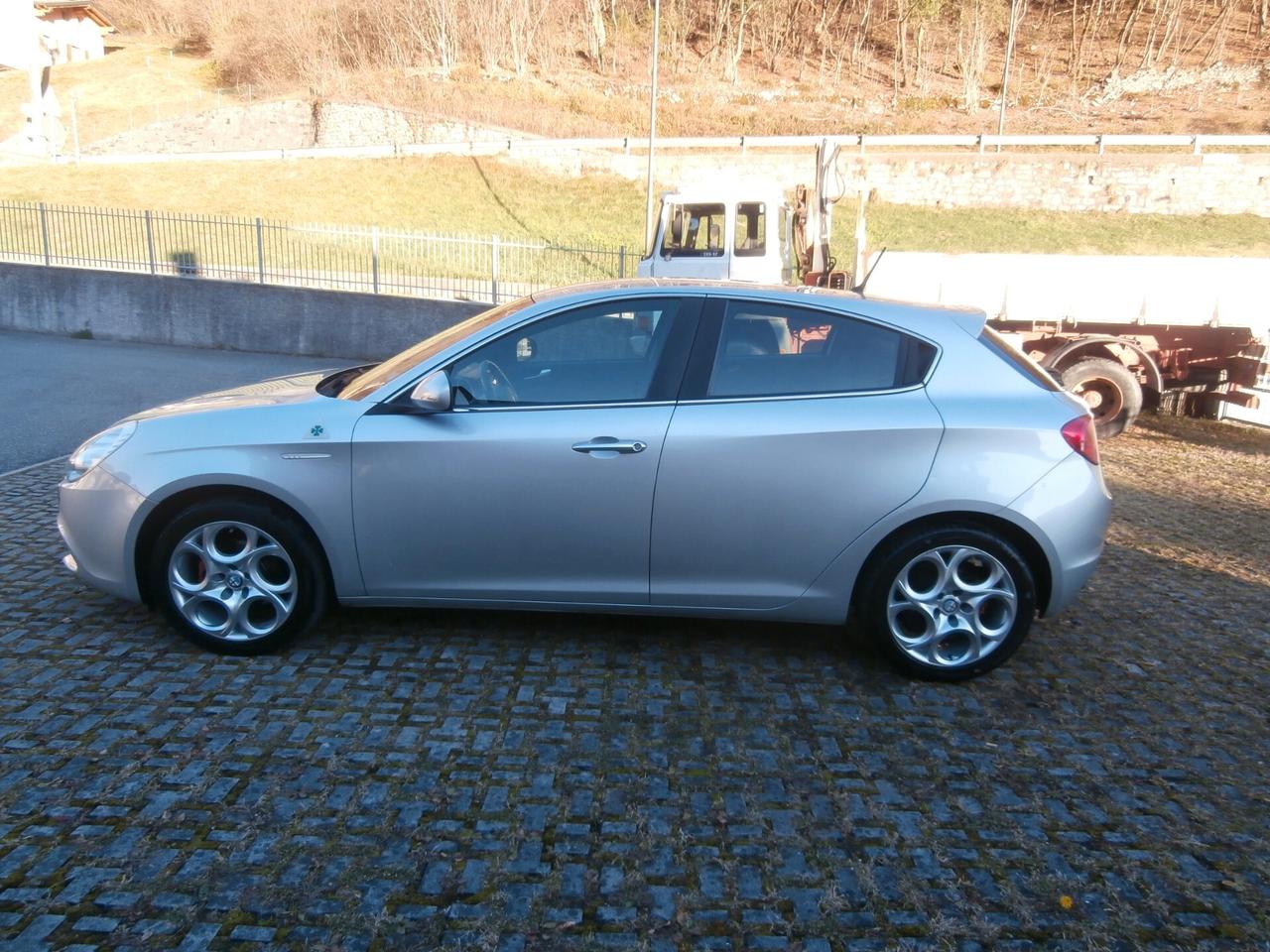 Alfa Romeo Giulietta 1.6 JTDm-2 105 CV Neopatentati