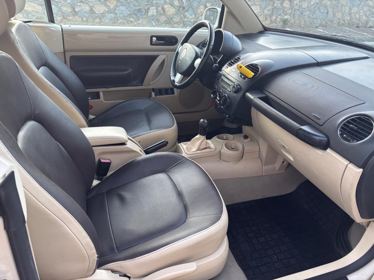 Volkswagen New Beetle 1.6 Cabrio