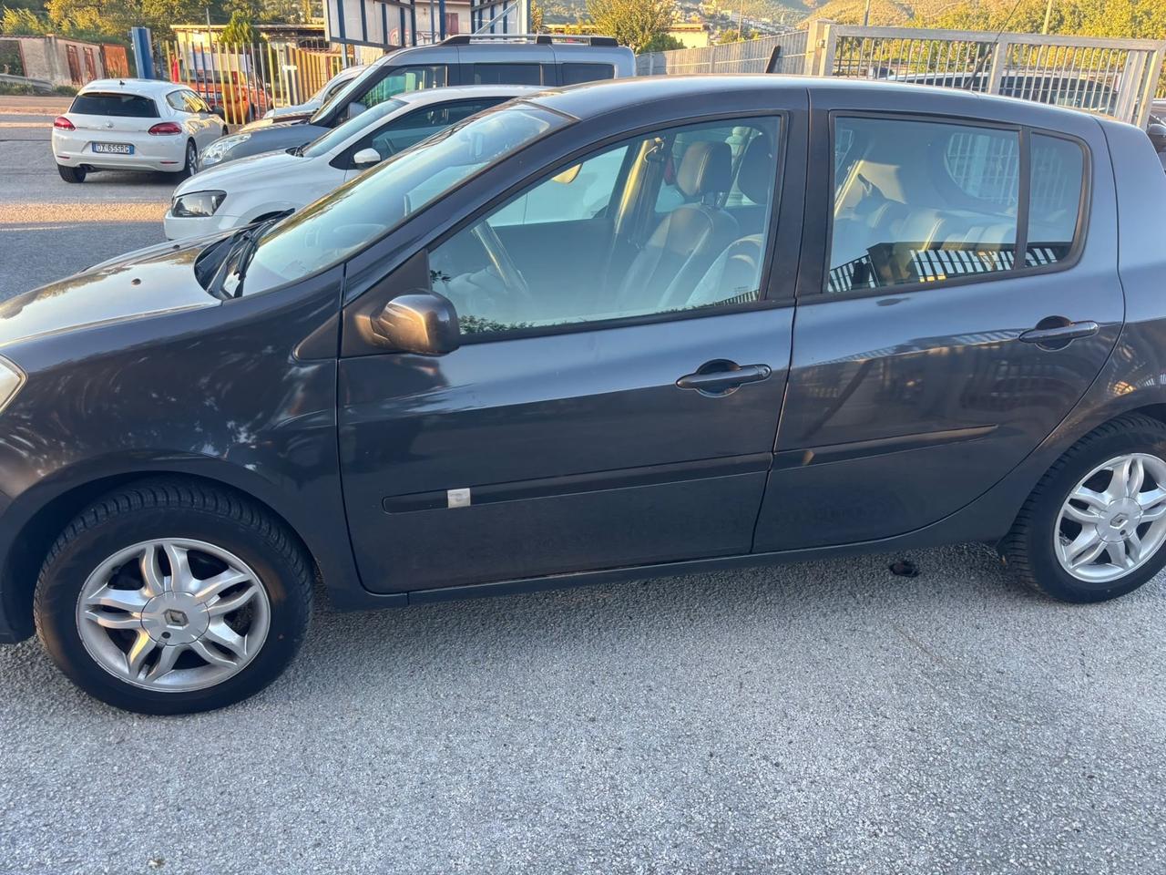 Renault Clio 1.2 16V 5 porte Le Iene occasione