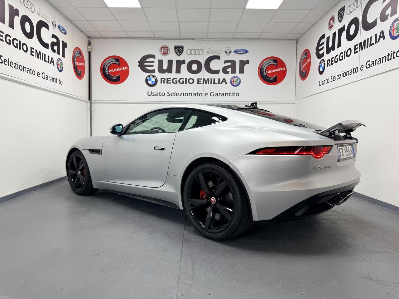 Jaguar F-Type 2.0 aut. Coupé Chequered Flag 05/2019 EURO 6D TETTO RETROCAM SCARICO