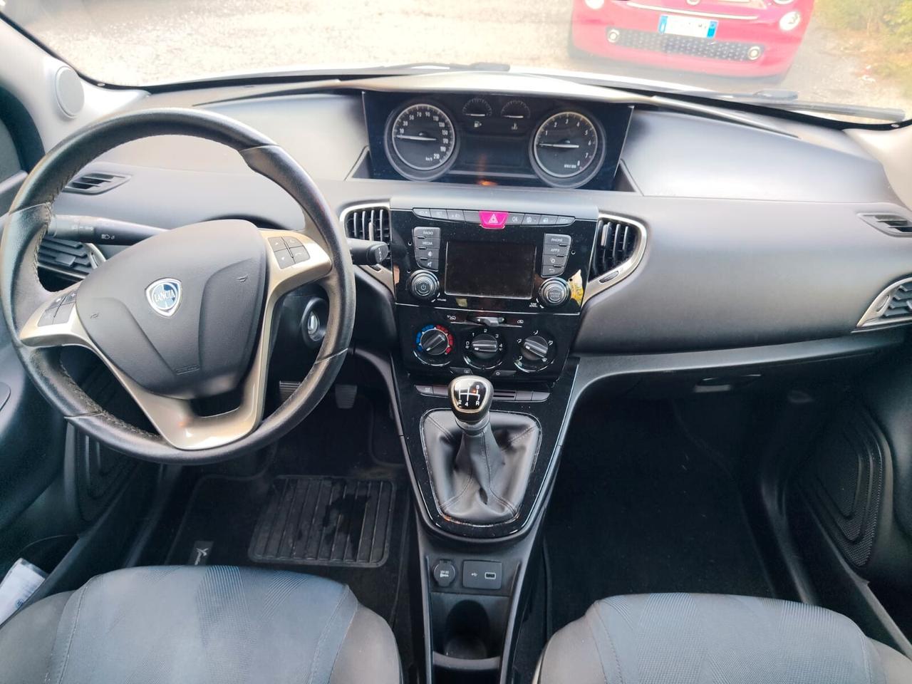 Lancia Ypsilon 1.2 69 CV 5 porte S&S Platinum