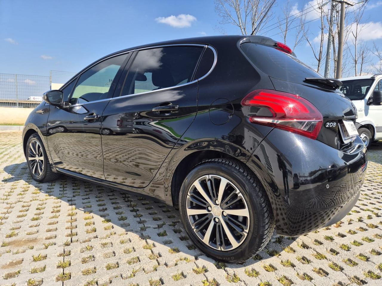 Peugeot 208 BlueHDi 100 5 porte Allure