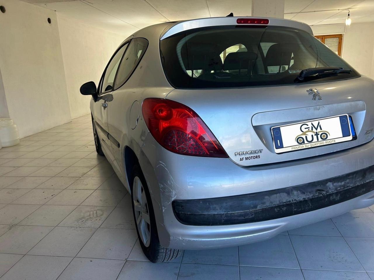 Peugeot 207 1.4 8V 75CV 3p. ONE Line