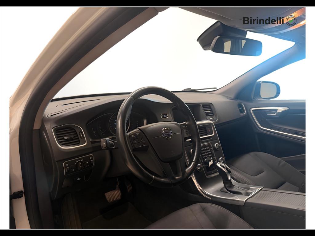 VOLVO V60 CC (2015-2018) - V60 Cross Country D3 Geartronic Business