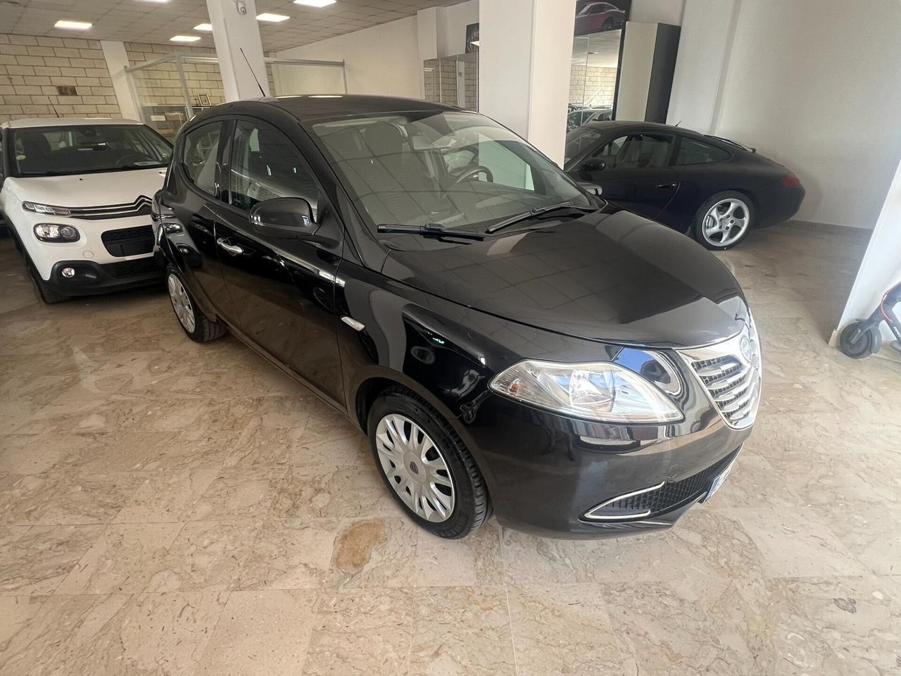 Lancia Ypsilon 1.2 69 CV 5 porte S&S Silver