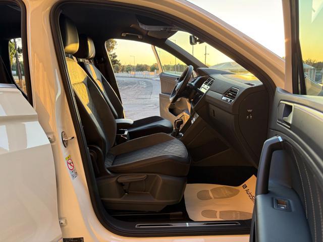 VOLKSWAGEN Tiguan 2.0 TDI 150 CV SCR DSG R-Line LUCI AMBIENTE