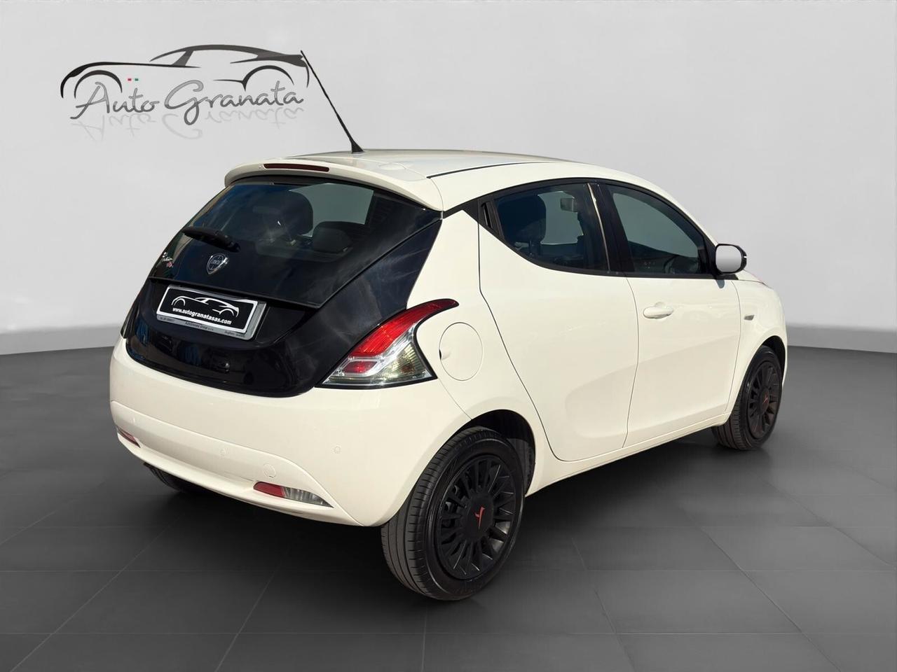 Lancia Ypsilon 1.2 69cv GPL Elefantino Rosa