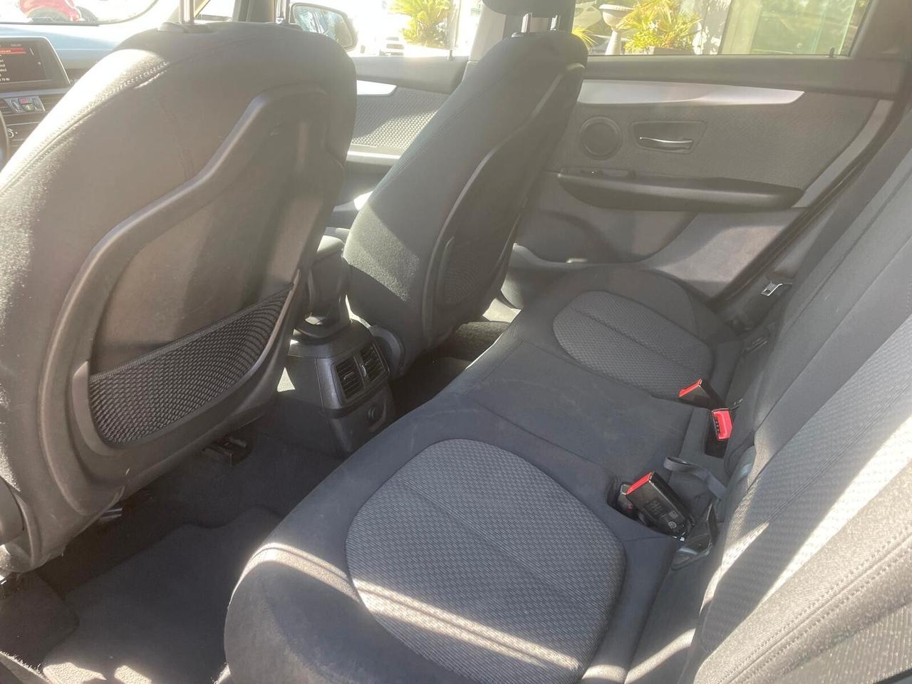 Bmw 2er Active Tourer 218d Luxury AUTOM.