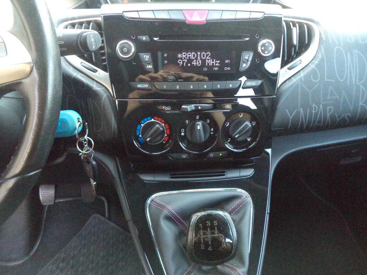 Lancia Ypsilon 1.2 69 CV 5 porte GPL Ecochic Elefantino OK NEOPATENTATI