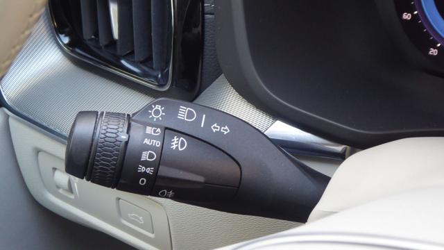 VOLVO XC60 B4 (d) AWD automatico Plus Bright