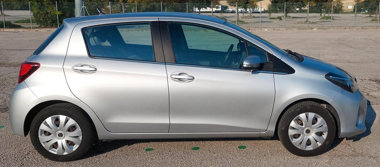 UNICO PROPRIETARIO - TOYOTA YARIS - 1.0 LOUNGE